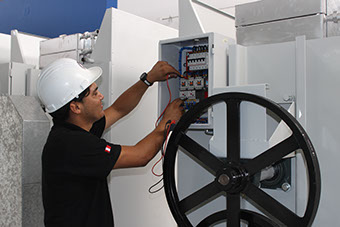 Servicio tecnico reparacion mantenimiento equipos lavanderia lavadora secadora planchado conexiones